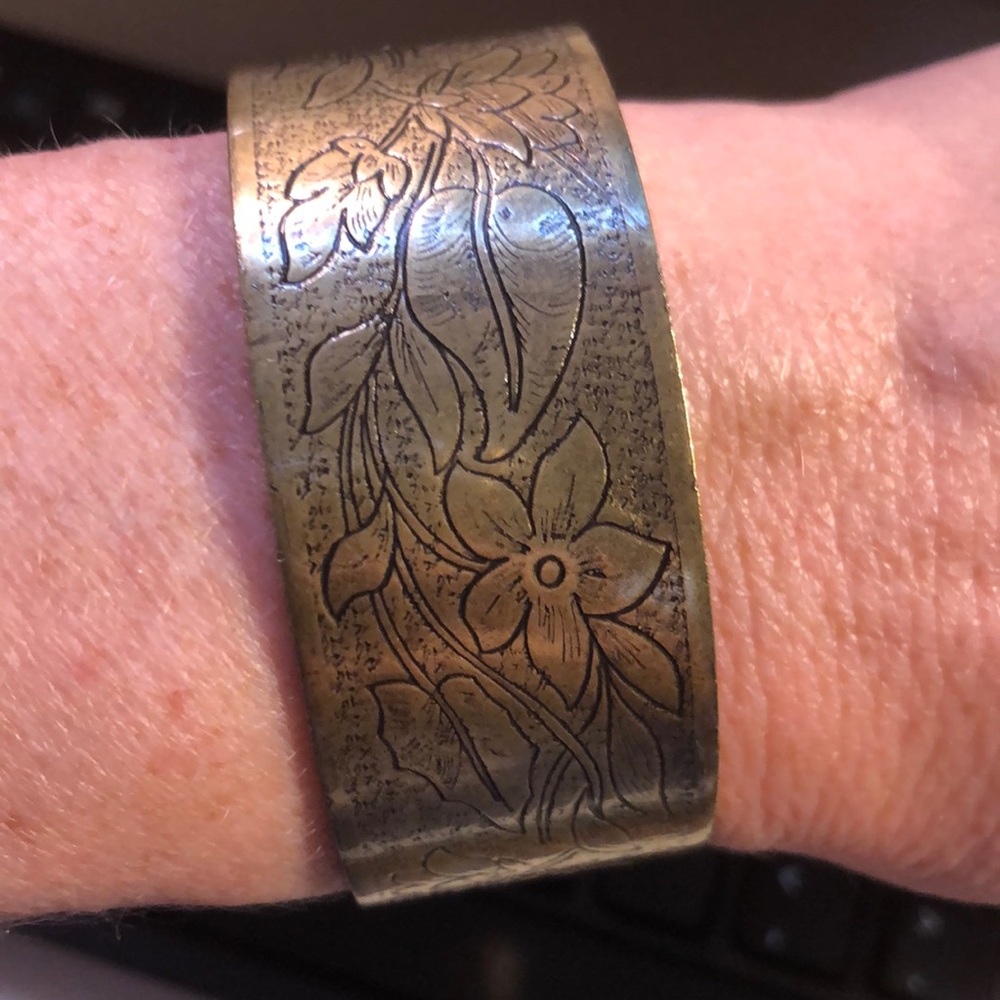 Paparazzi brass flower etched cuff